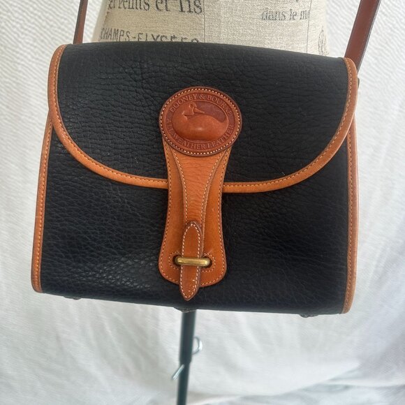 Vintage Dooney & Bourke All-Weather Leather Crossbody Bag Classic - Picture 2 of 14